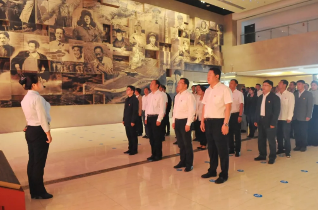 高新區(qū)黨工委主題教育讀書班參觀遼寧反腐倡廉展覽館開展警示教育