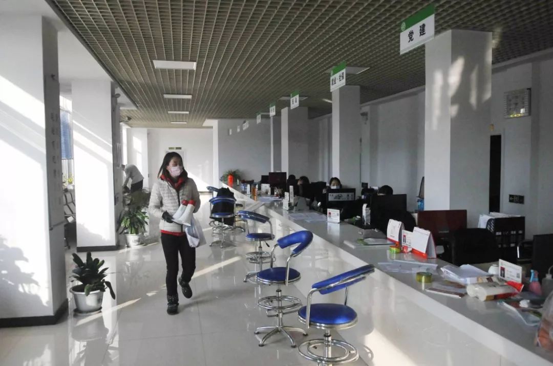 作為一名黨員這時候就得往前上——記高新區石橋子街道百合社區主任李芳芳