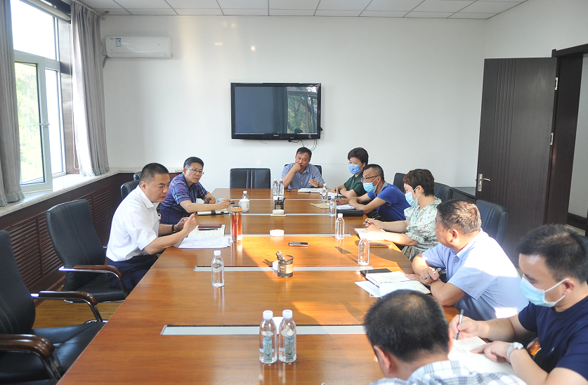 【疫情防控】本溪高新區(qū)黨工委副書(shū)記、管委會(huì)主任張宏斌主持召開(kāi)新冠疫苗接種工作調(diào)度會(huì)