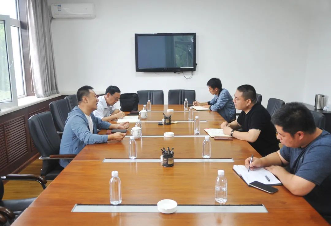 【藥都要聞】本溪高新區(qū)黨工委副書(shū)記、管委會(huì)主任張宏斌會(huì)見(jiàn)遼寧壹立方砂業(yè)有限責(zé)任公司董事長(zhǎng)張雙成