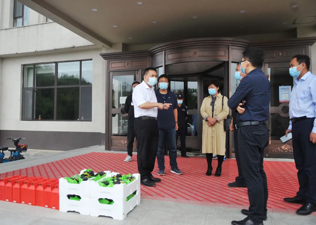 【疫情防控】張宏斌到高新區(qū)疫情防控集中隔離點(diǎn)、疫苗接種點(diǎn)進(jìn)行慰問(wèn)