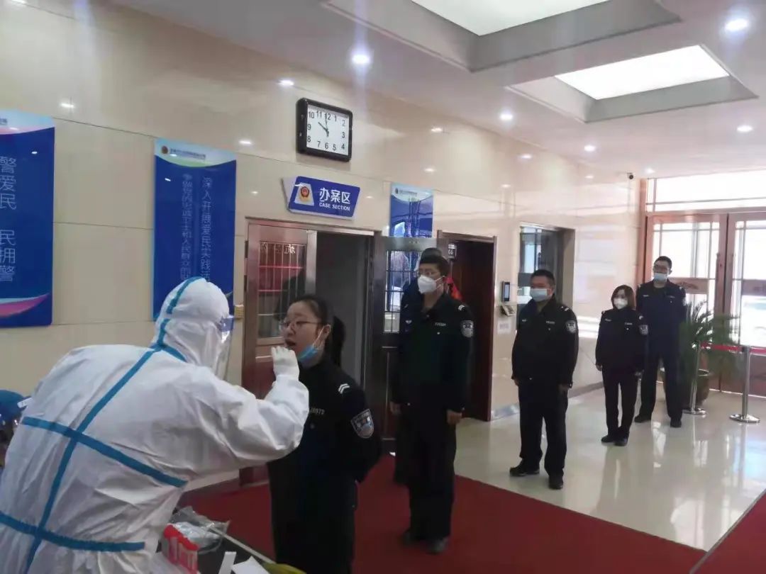 【疫情防控】高新區公安分局主動開展全員核酸檢測扎實做好內部安全防控