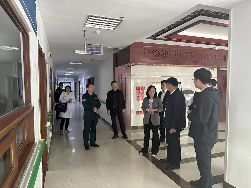 本溪高新區(qū)黨工委副書記、管委會主任李濤帶隊 到沈本醫(yī)院走訪調(diào)研