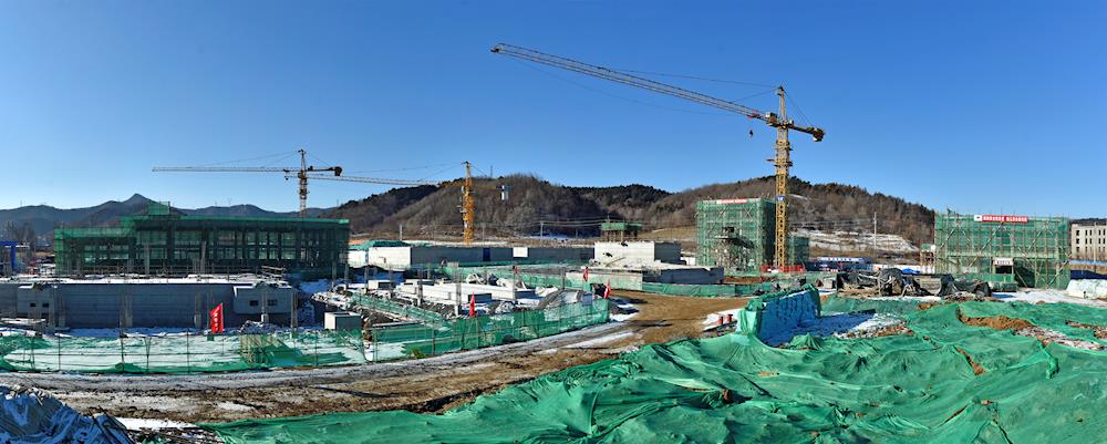 【本溪日報】高新區綠藥園工業污水處理廠 在寒冬中喜迎封頂