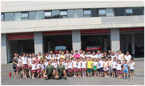 药都中心幼儿园组织开展“参观消防队”亲子社会实践活动 