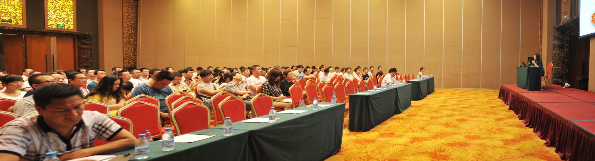 沈師教授來高新區為工作人員減壓