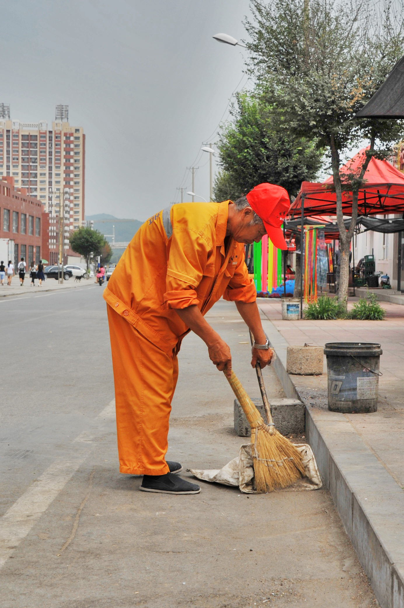 点赞：“让山城的大街小巷干干净净”之平凡人的大能量