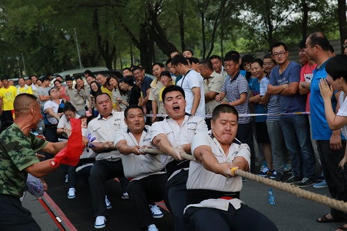 高新區舉辦首屆干部職工拔河比賽
