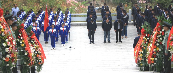 各界代表在高新區舉行烈士公祭活動！