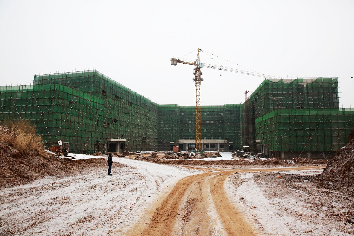 遼寧醫藥本溪校區一期3棟建筑完成主體封頂