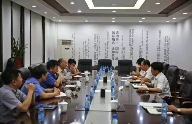 楊軍生會(huì)見綠地集團(tuán)執(zhí)行副總裁費(fèi)軍