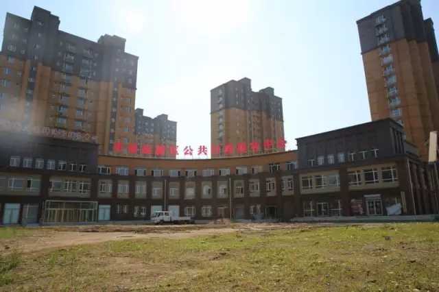 高新區(qū)行政服務(wù)中心門(mén)前廣場(chǎng)建設(shè)工程開(kāi)工