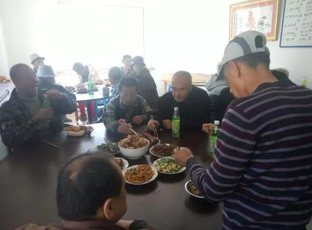 高新區(qū)開(kāi)展重陽(yáng)節(jié)走訪慰問(wèn)五保老人及90周歲以上高齡老人活動(dòng)