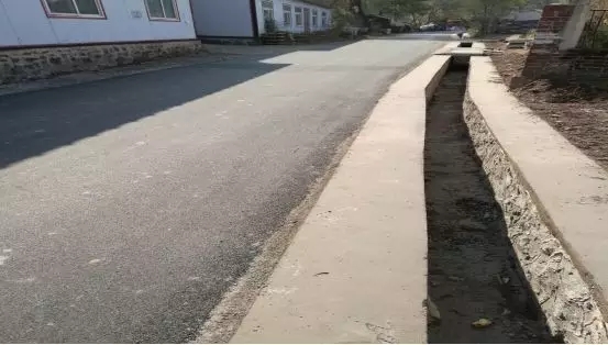 石橋子街道辦事處開展村路硬化工程 解決村民出行難