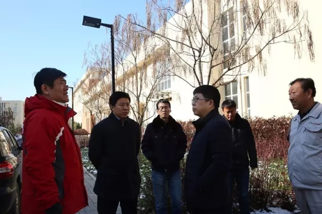 楊軍生視察高新區(qū)供暖情況
