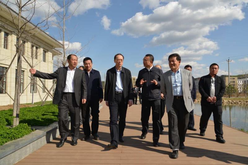 譚成旭調研高新區重點項目建設和重點企業運營情況