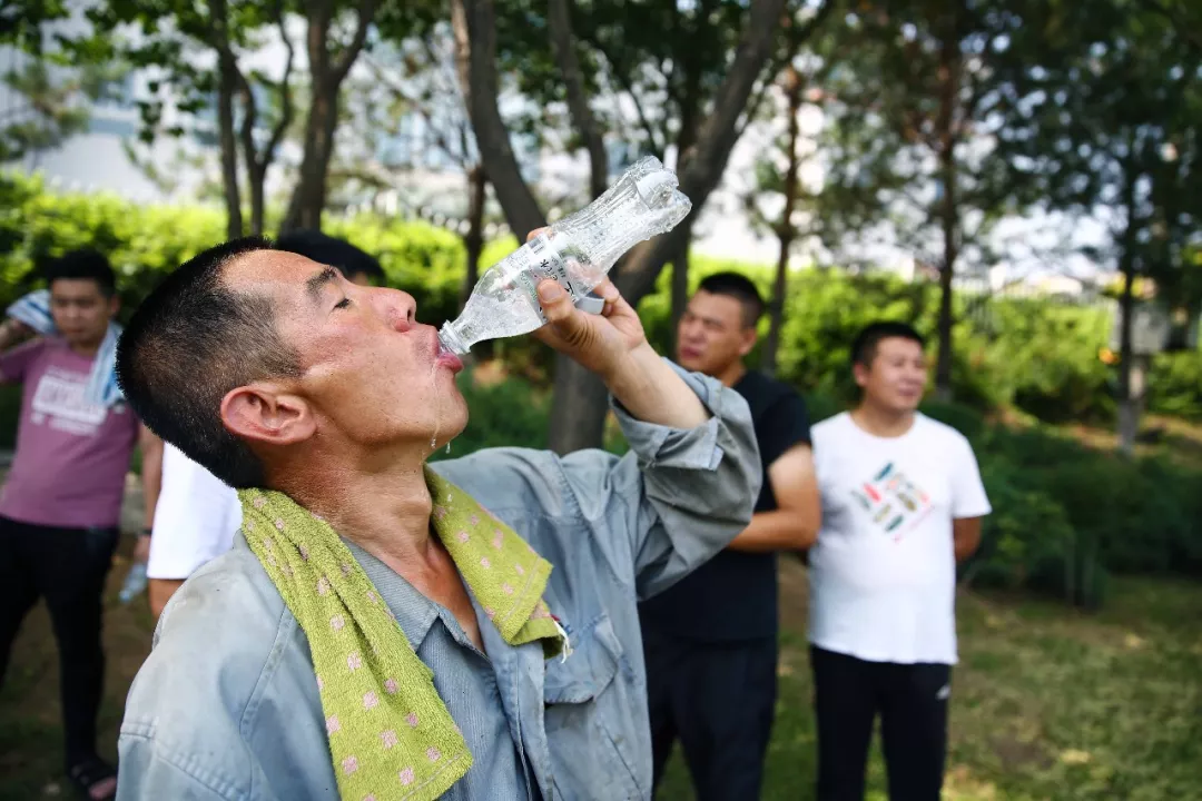 高新區工會開展“送清涼、送安全、送健康”活動